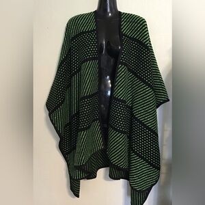 Forever Dreams women’s bat sleeves cape/poncho. Size OS